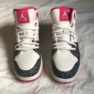 Jordan’s Youth 7 or Womens 8-8.5